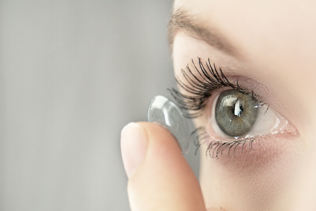 why-you-should-not-overwear-contacts-eye-clinic-of-florida