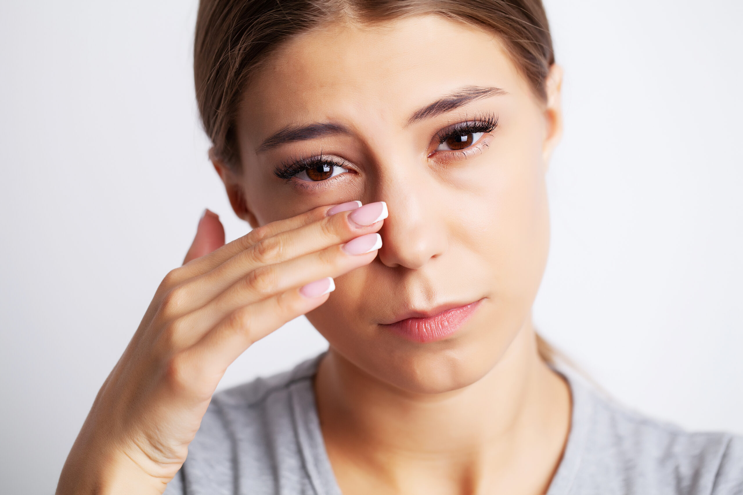 Read more about the article Dr. Mahootchi Explains: What Causes Dry Eye?